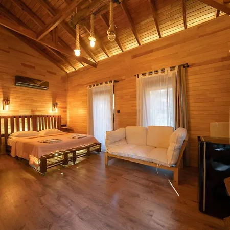 Zuemruet Boutique Çıralı