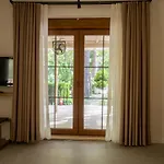 Zuemruet Boutique Çıralı